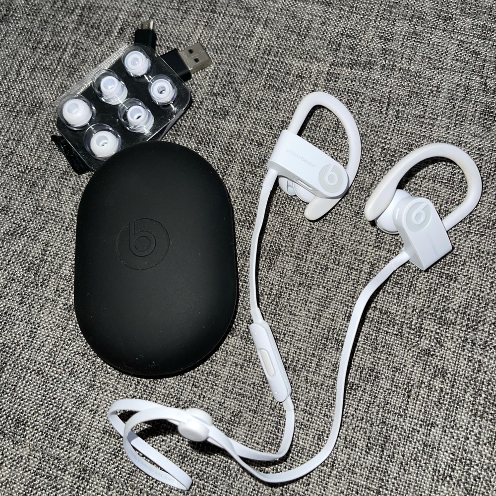 White Powerbeats 3